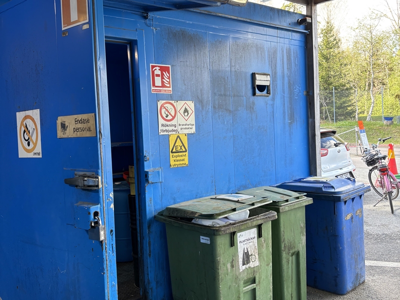 2 Container för farligt avfall