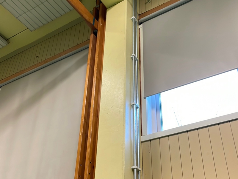 Betongpelare 30xca35-40cm i själva gymnastiksalarna