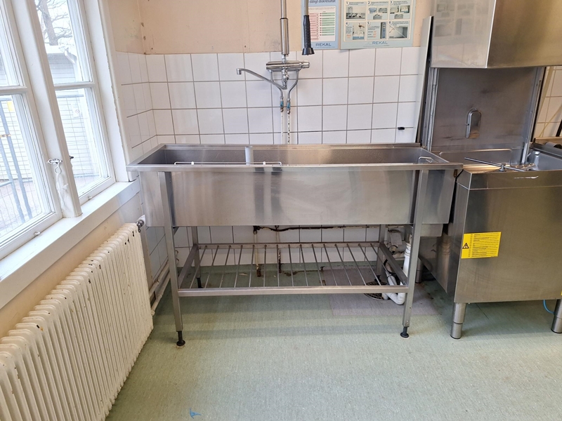 Förspolningsbänk fristående